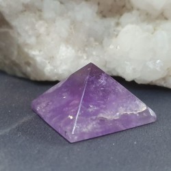 Pirámide mineral Amatista